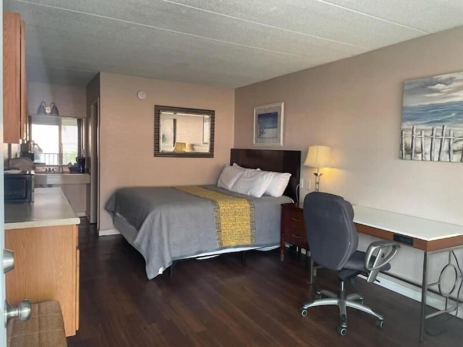Apm Inn and Suites