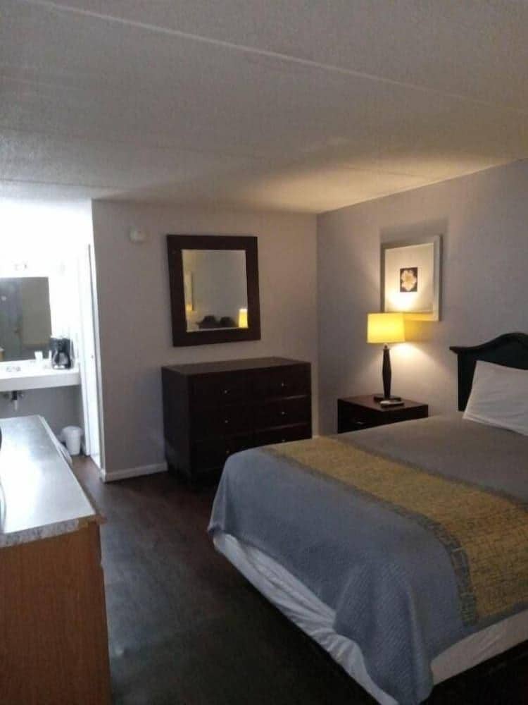 Apm Inn and Suites