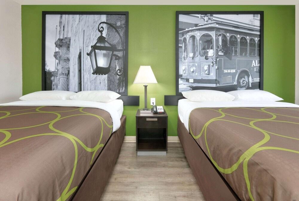 Econo Lodge Palestine