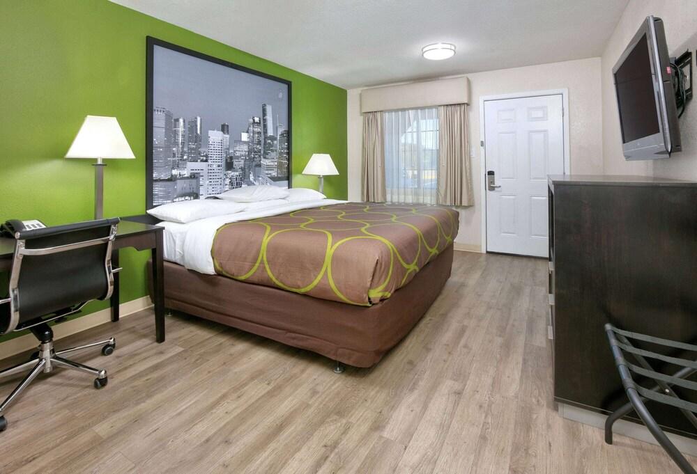 Econo Lodge Palestine
