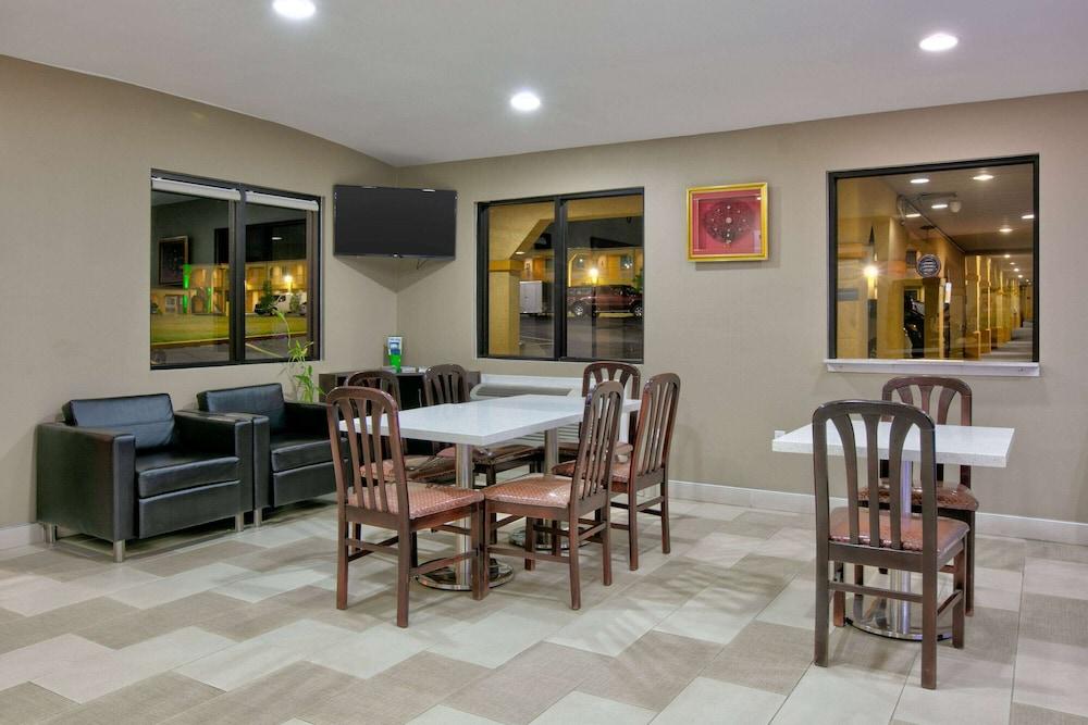 Econo Lodge Palestine
