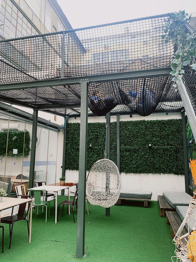 Hub Lisbon Patio Hostel