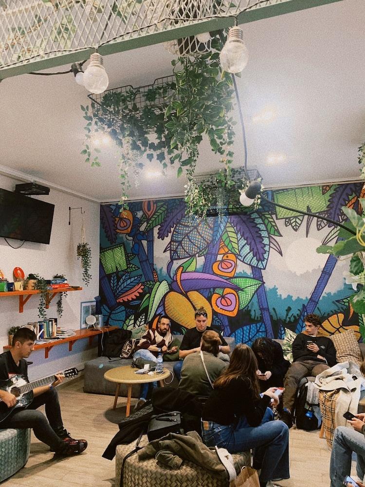 Hub Lisbon Patio Hostel
