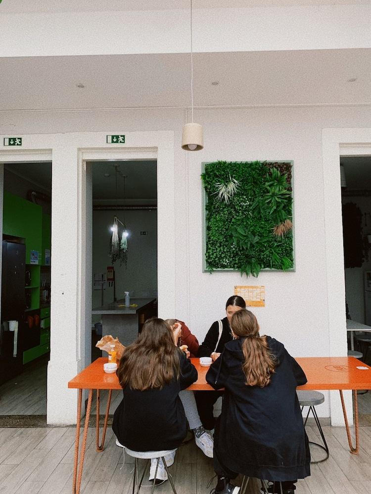 Hub Lisbon Patio Hostel
