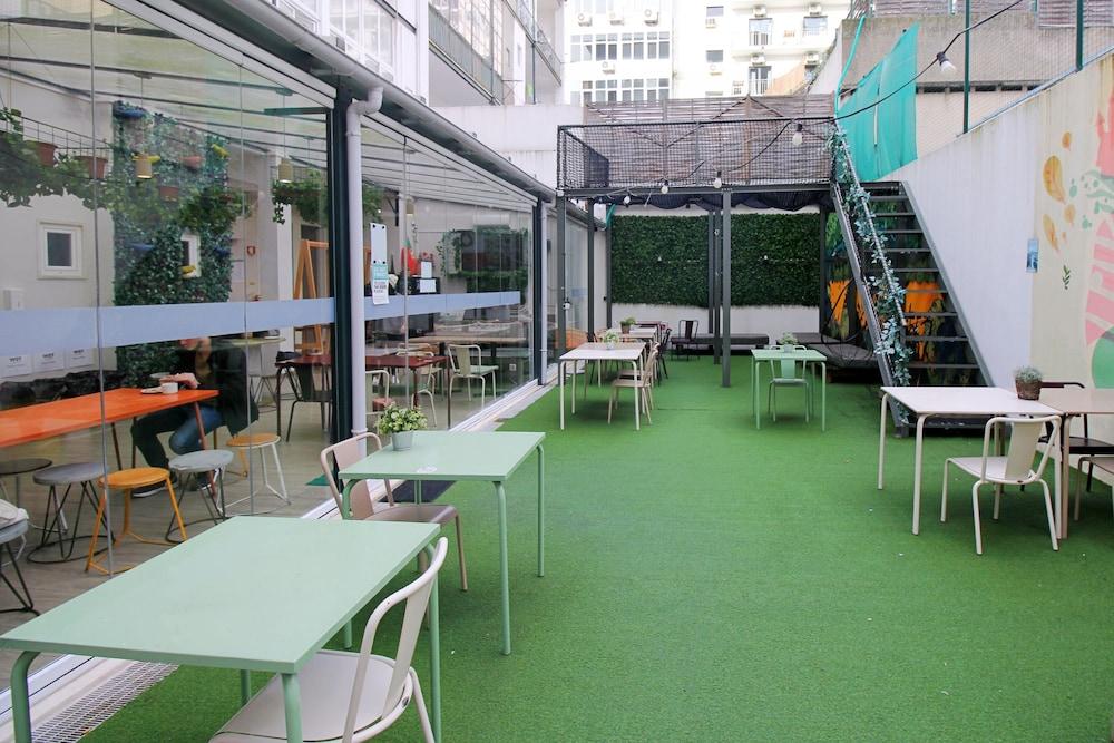 Hub Lisbon Patio Hostel