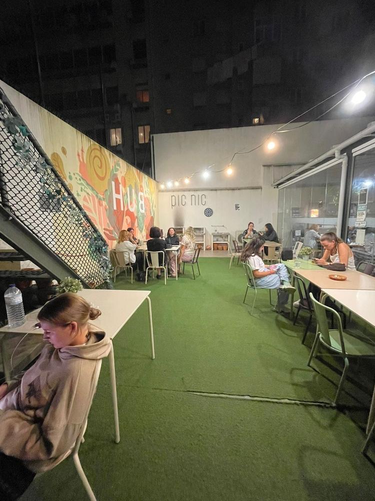 Hub Lisbon Patio Hostel
