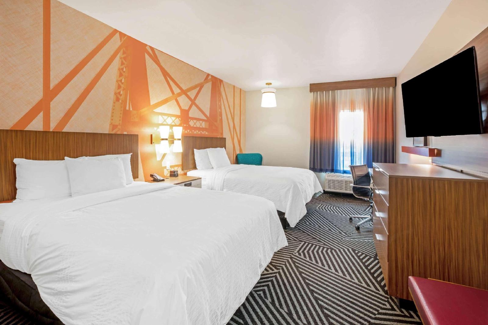 La Quinta Inn & Suites Waco Downtown Baylor