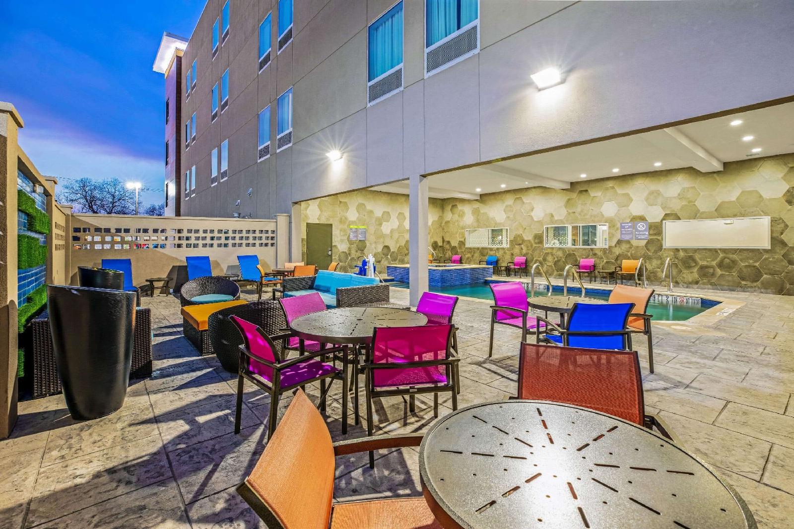 La Quinta Inn & Suites Waco Downtown Baylor