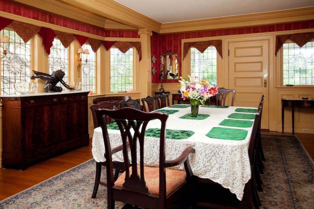 Thornhedge Inn
