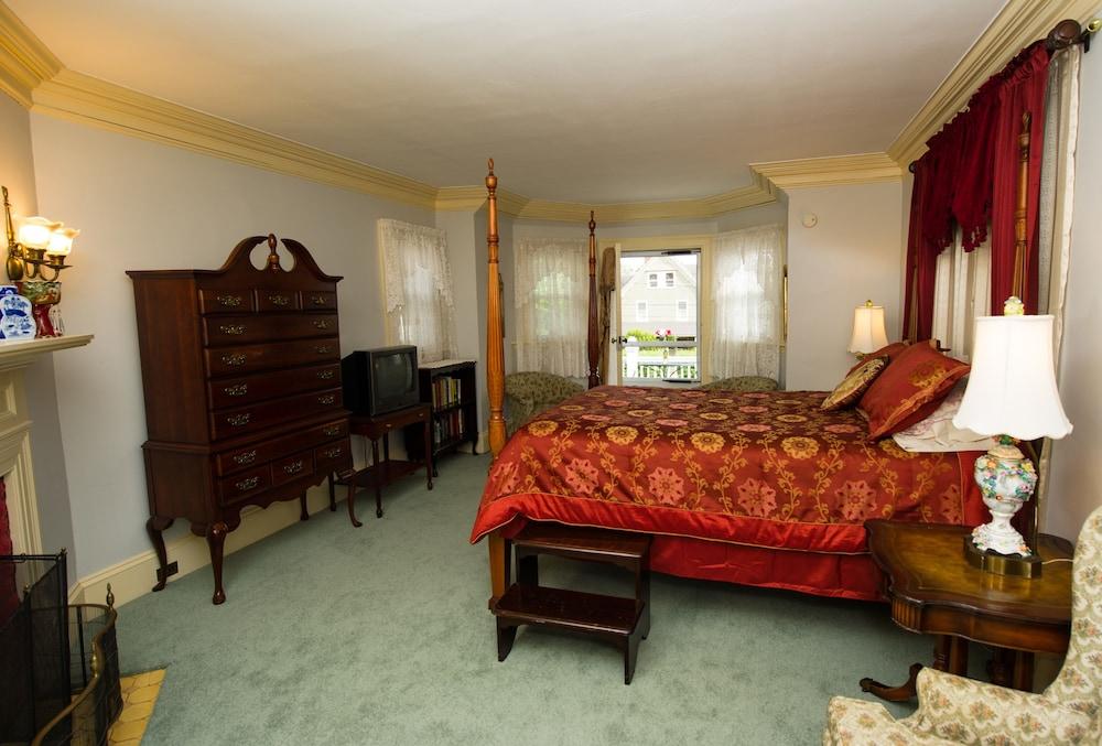 Thornhedge Inn