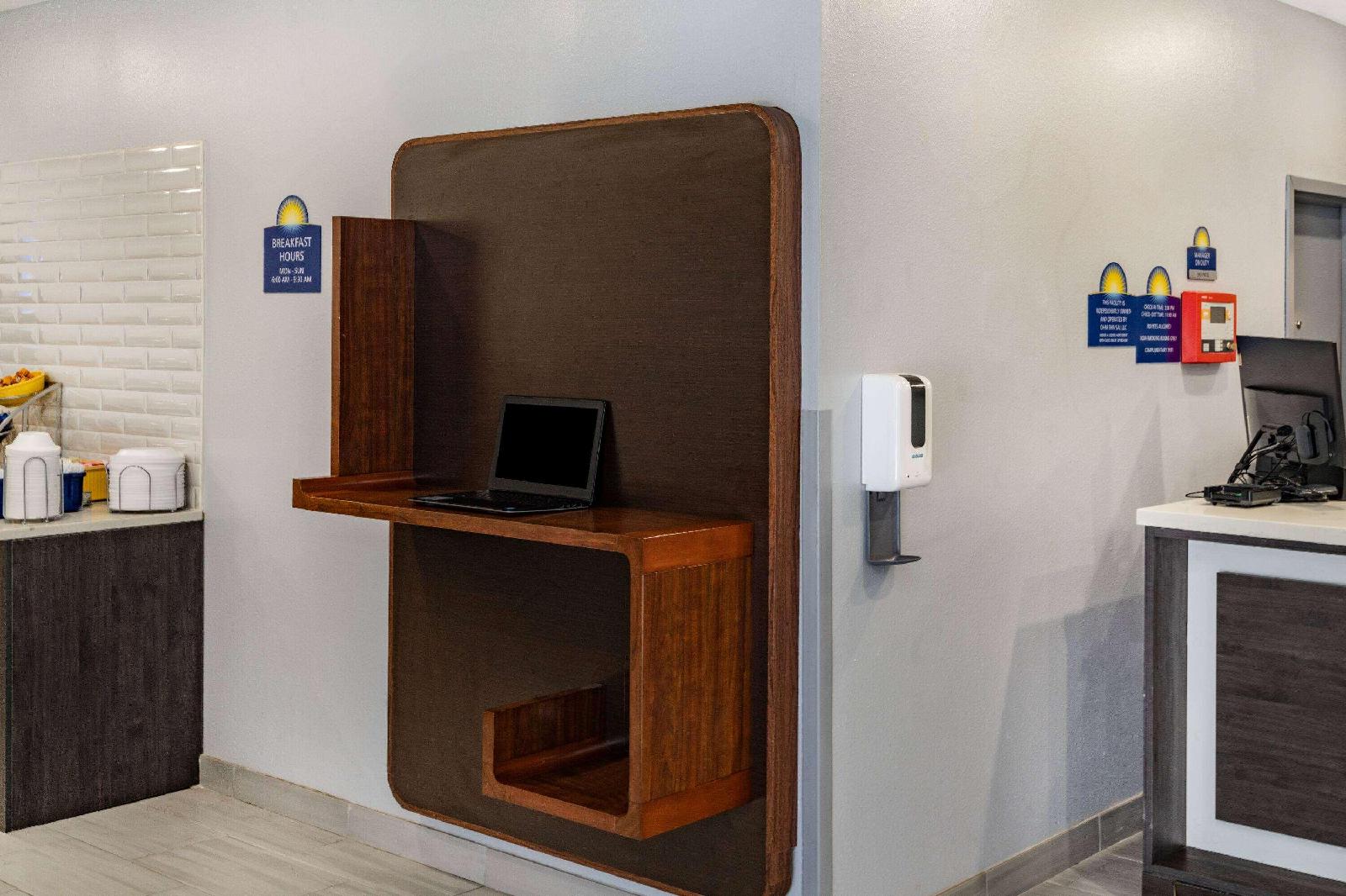 Days Inn & Suites by Wyndham Horn Lake Graceland Area