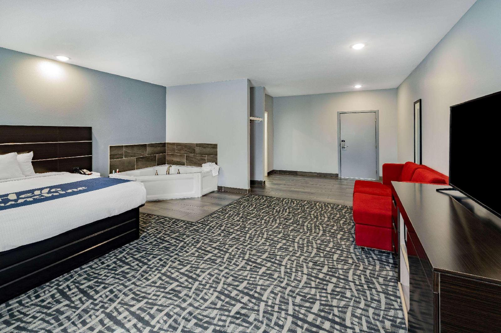 Days Inn & Suites by Wyndham Horn Lake Graceland Area