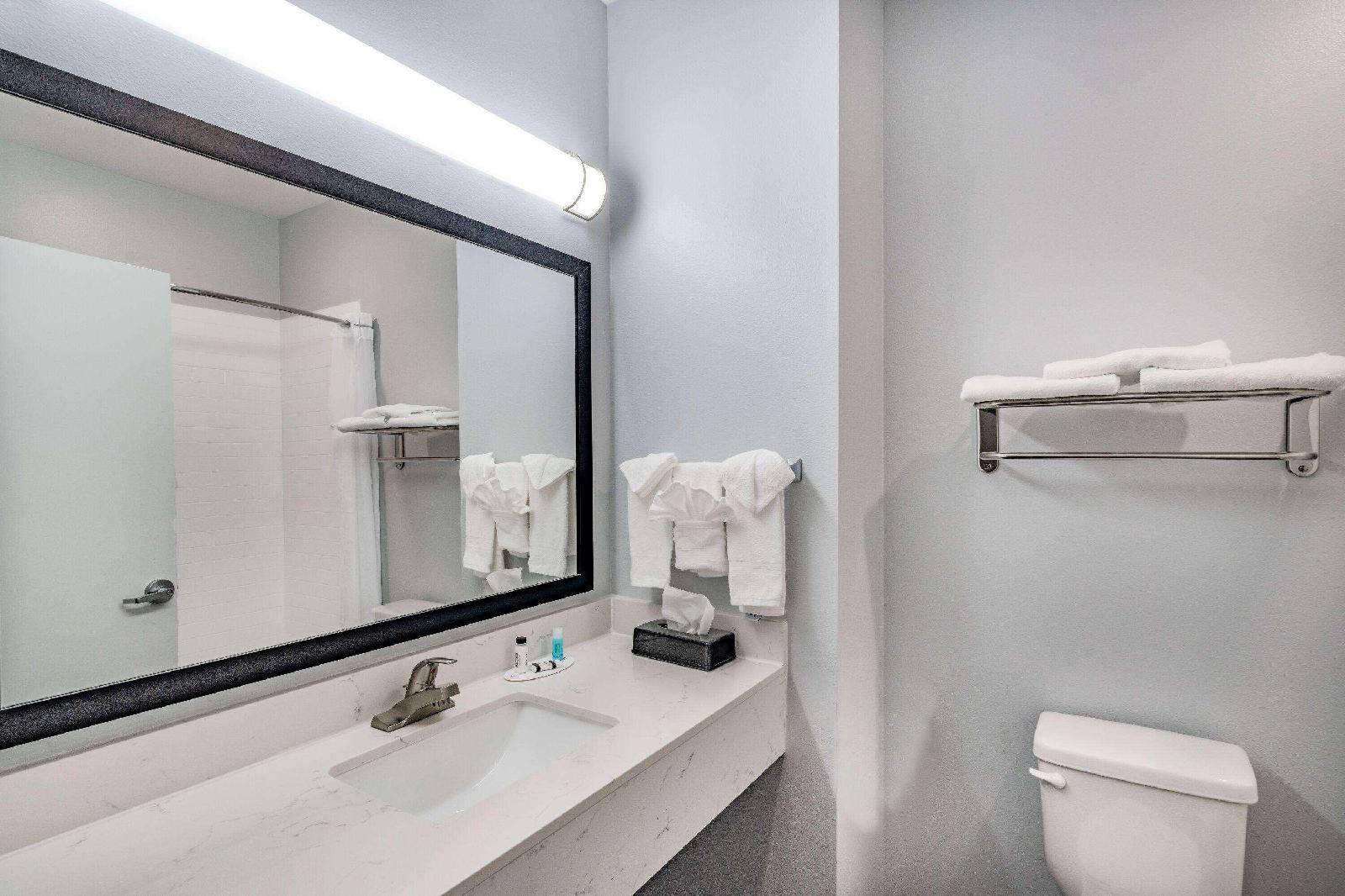 Days Inn & Suites by Wyndham Horn Lake Graceland Area