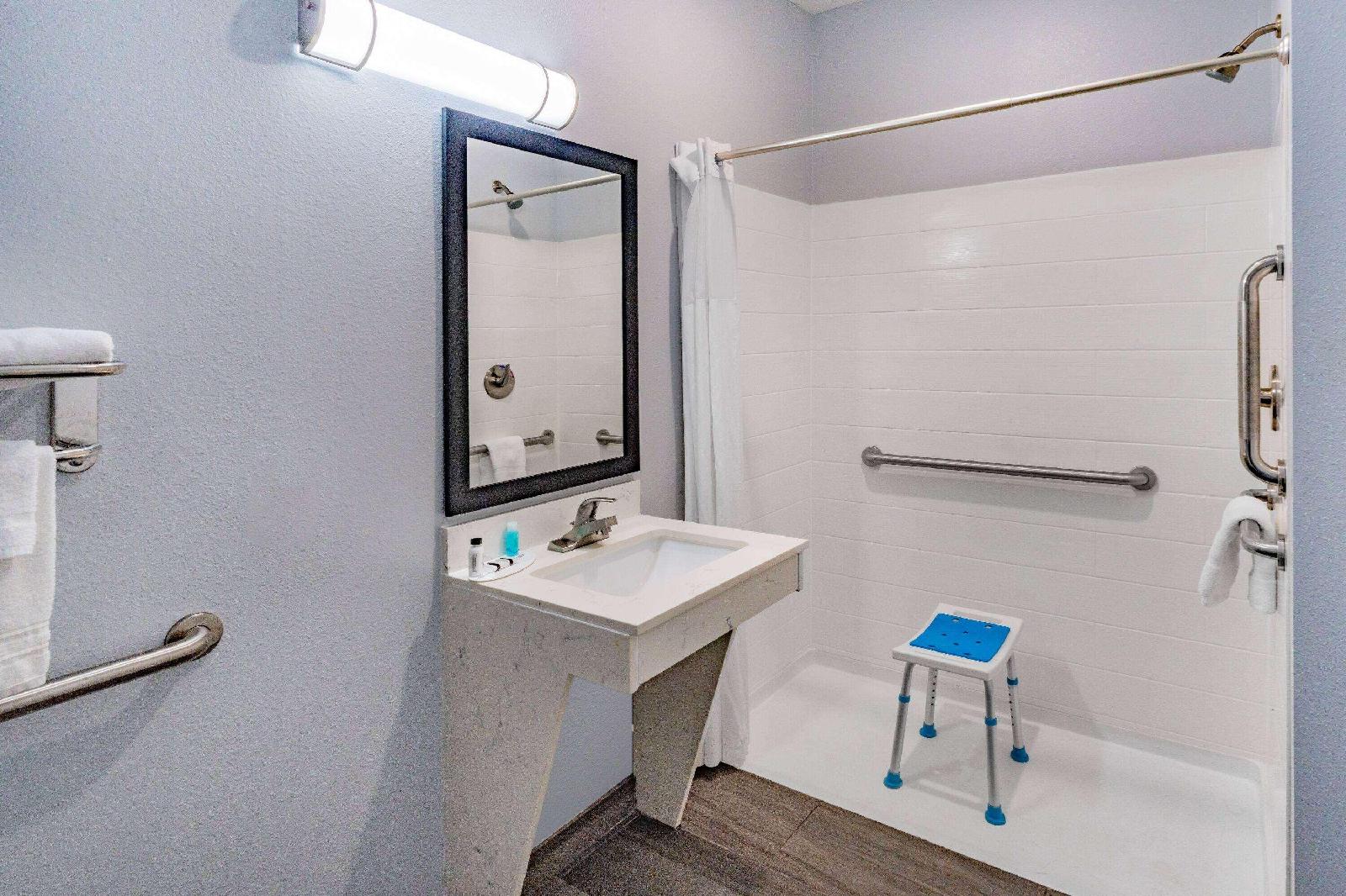 Days Inn & Suites by Wyndham Horn Lake Graceland Area