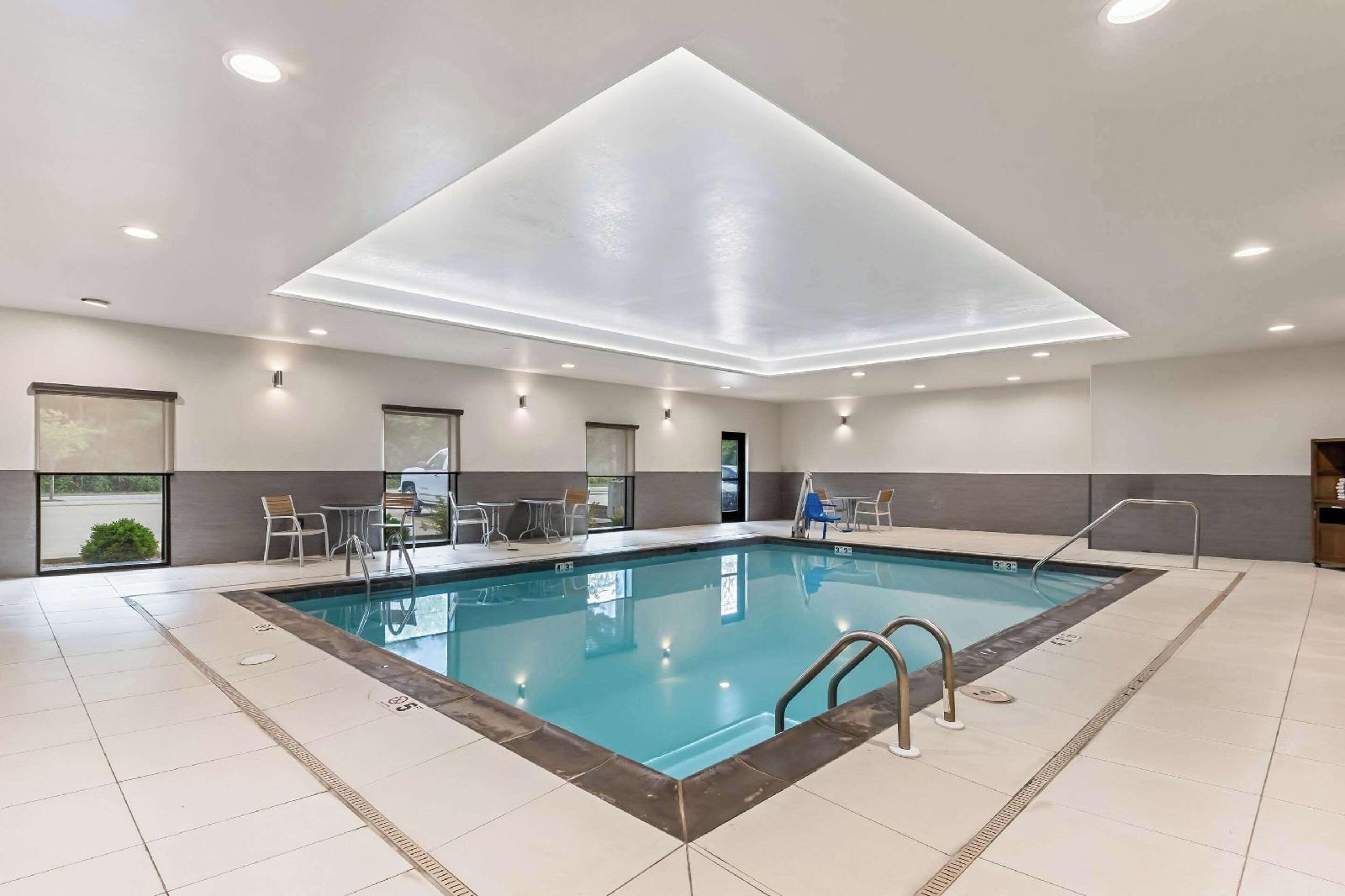 Comfort Suites