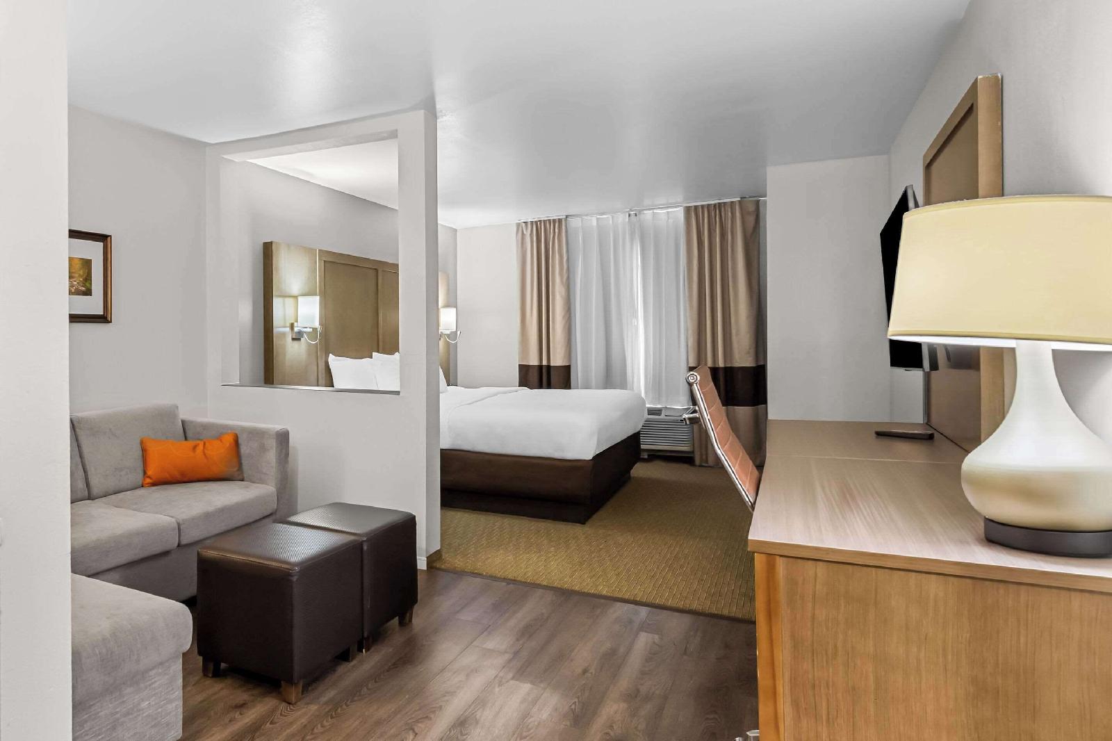 Comfort Suites