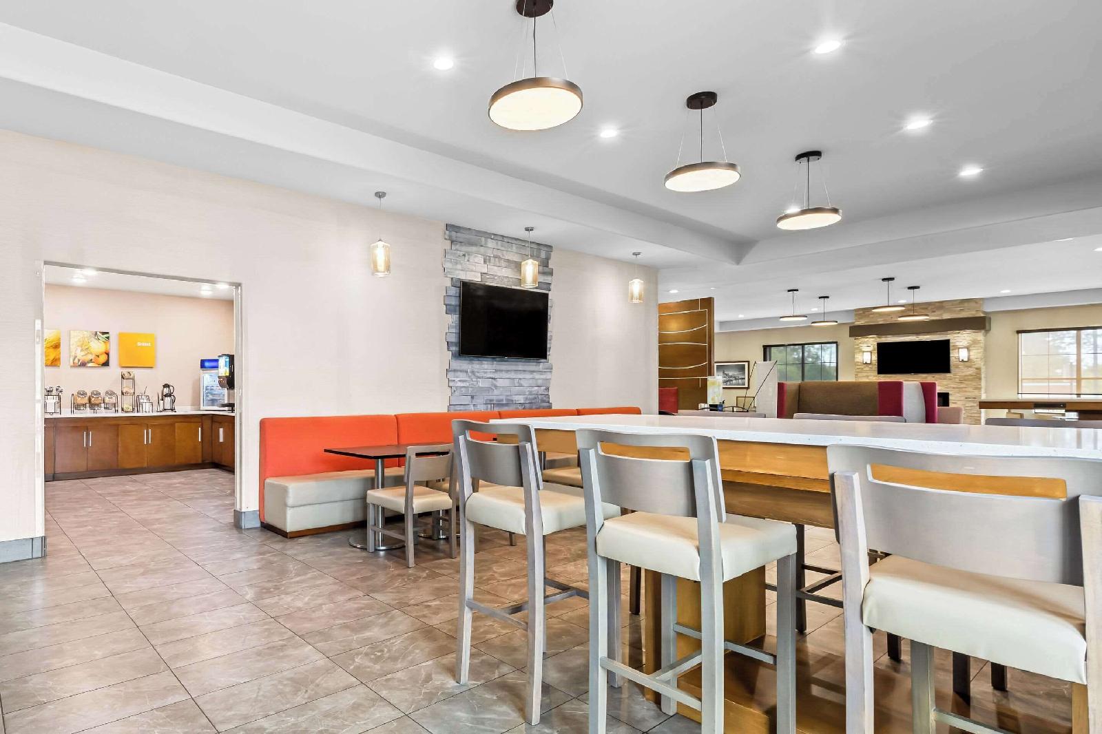 Comfort Suites