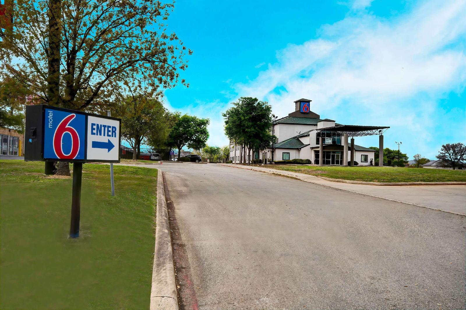 Motel 6 San Antonio Sea World North