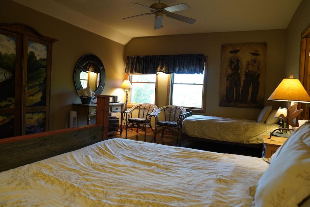 Circle S Ranch & Country Inn