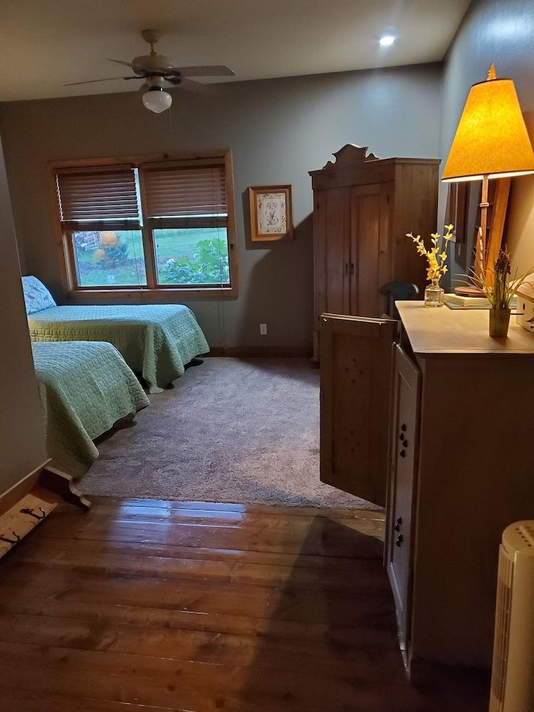 Circle S Ranch & Country Inn