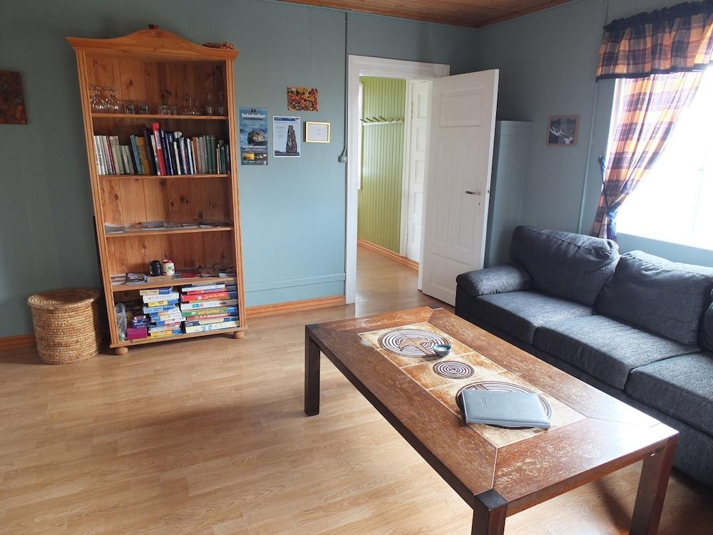 Guesthouse NeÐra-Vatnshorn