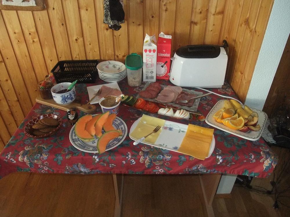 Guesthouse NeÐra-Vatnshorn