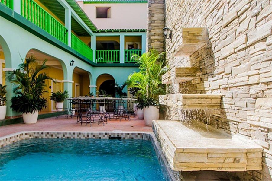Hotel E La Calesa