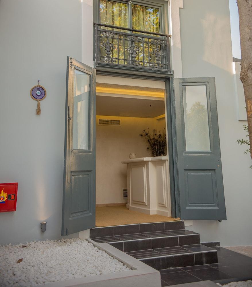 Panellinion Luxury Rooms