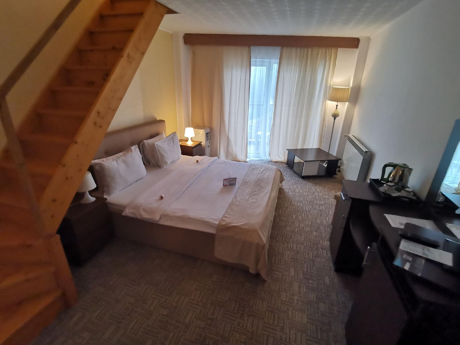 Atrium Mountain View Predeal
