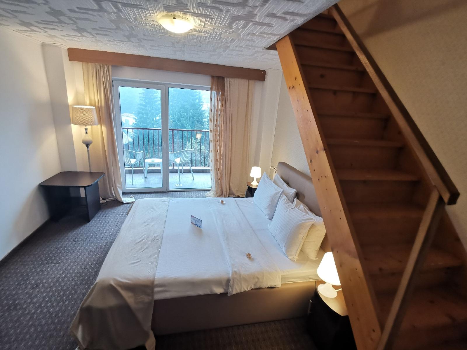 Atrium Mountain View Predeal