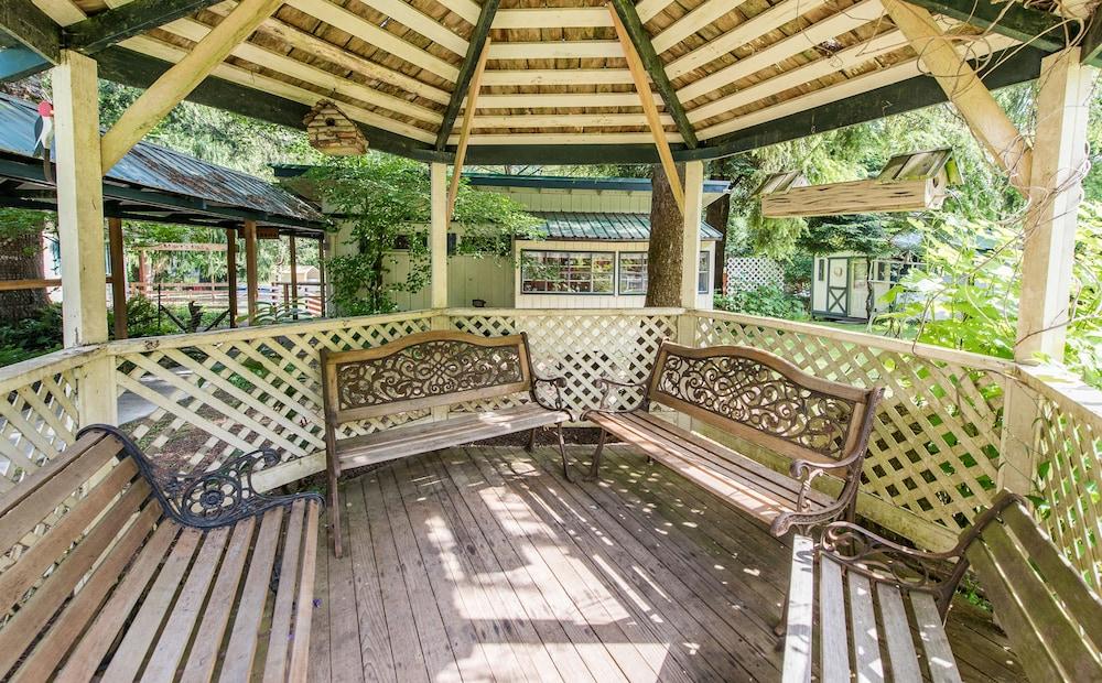 Emerald Valley Inn