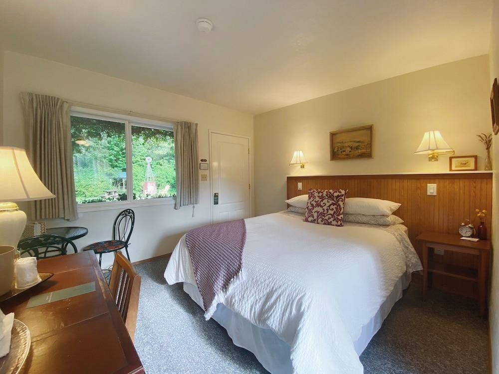 Emerald Valley Inn