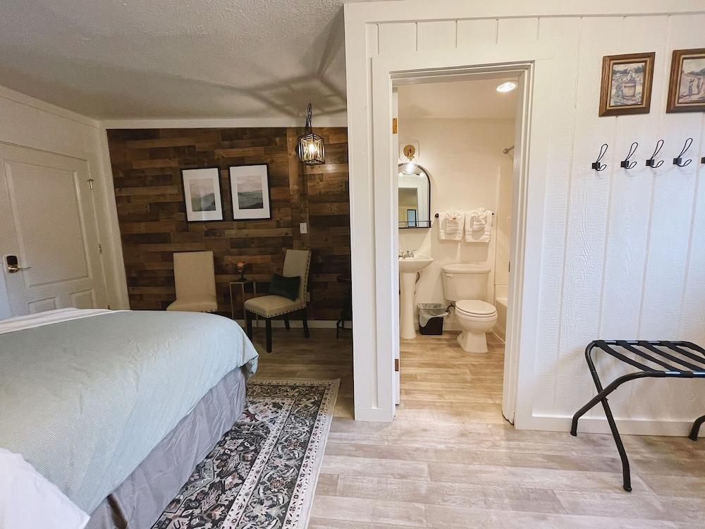 Emerald Valley Inn