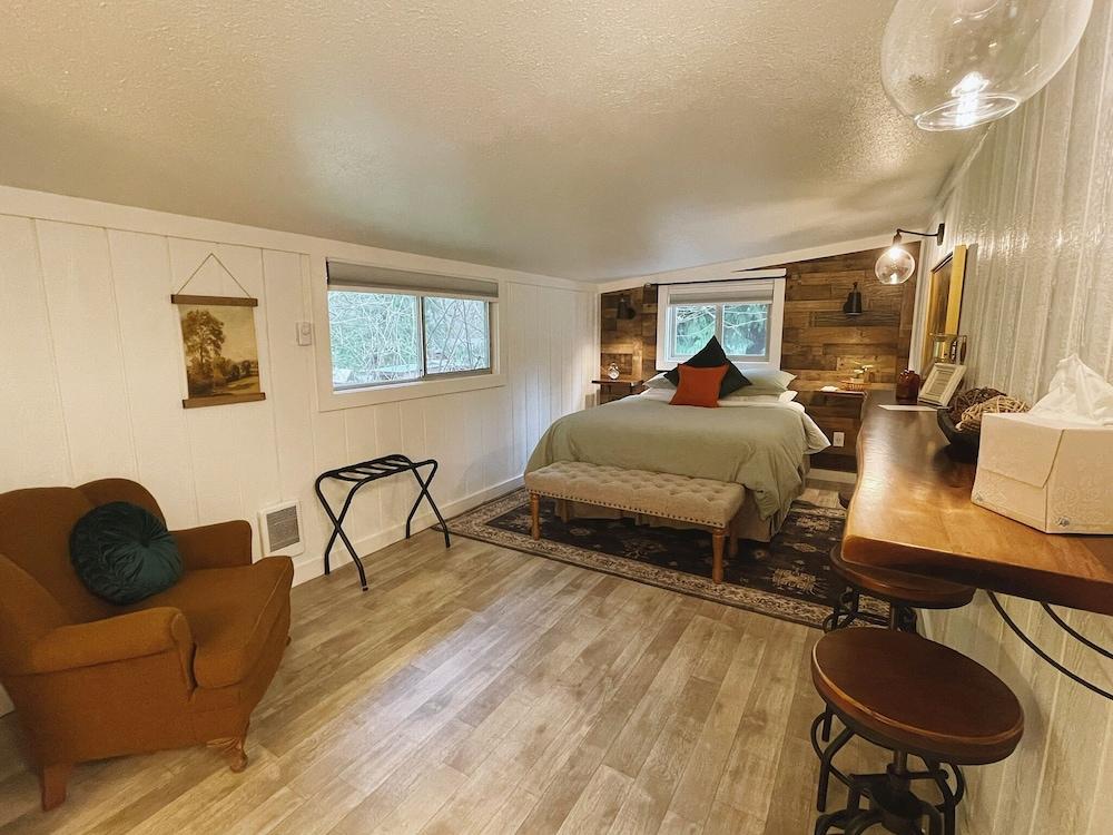 Emerald Valley Inn
