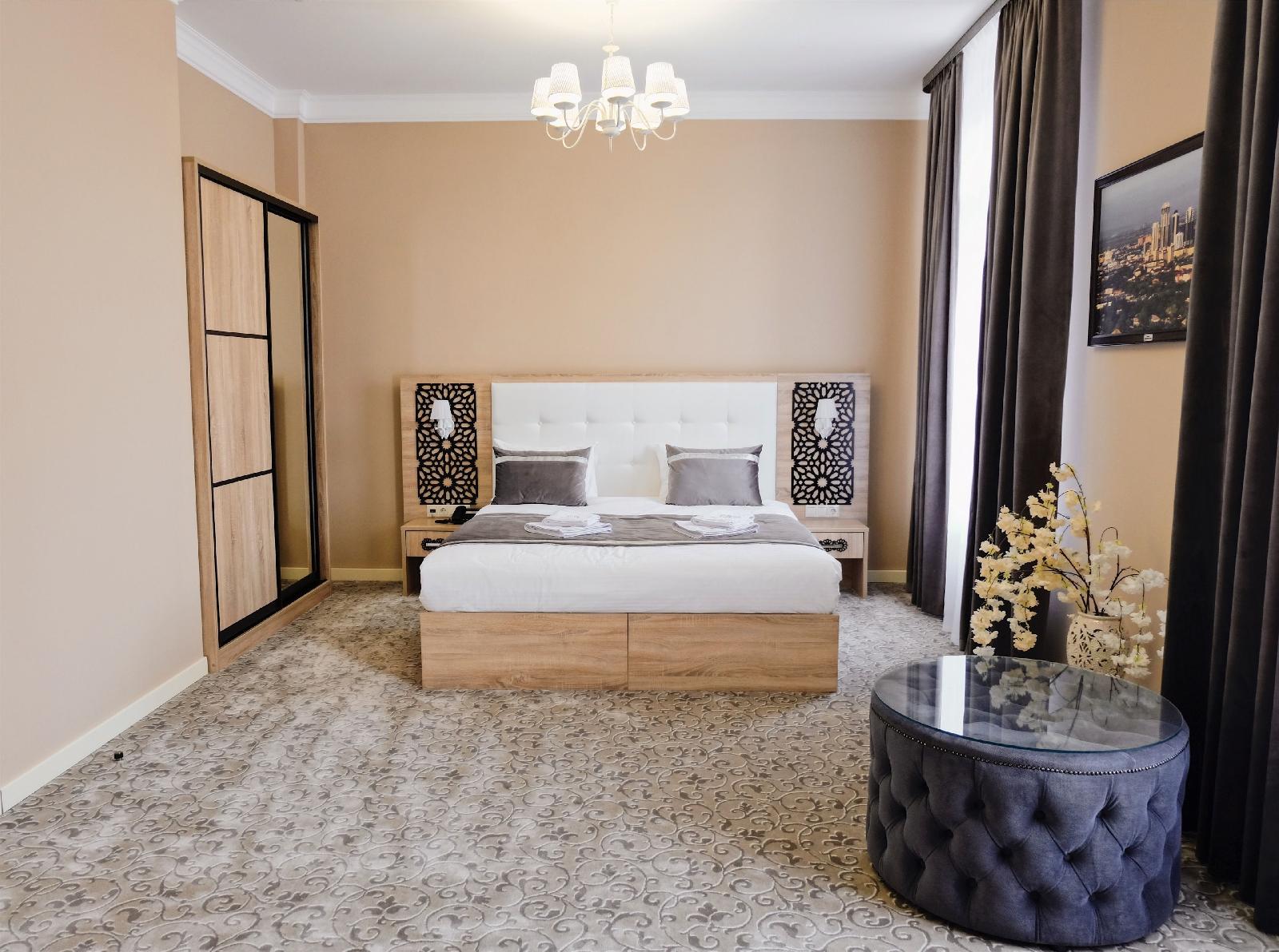 Hotel Dona