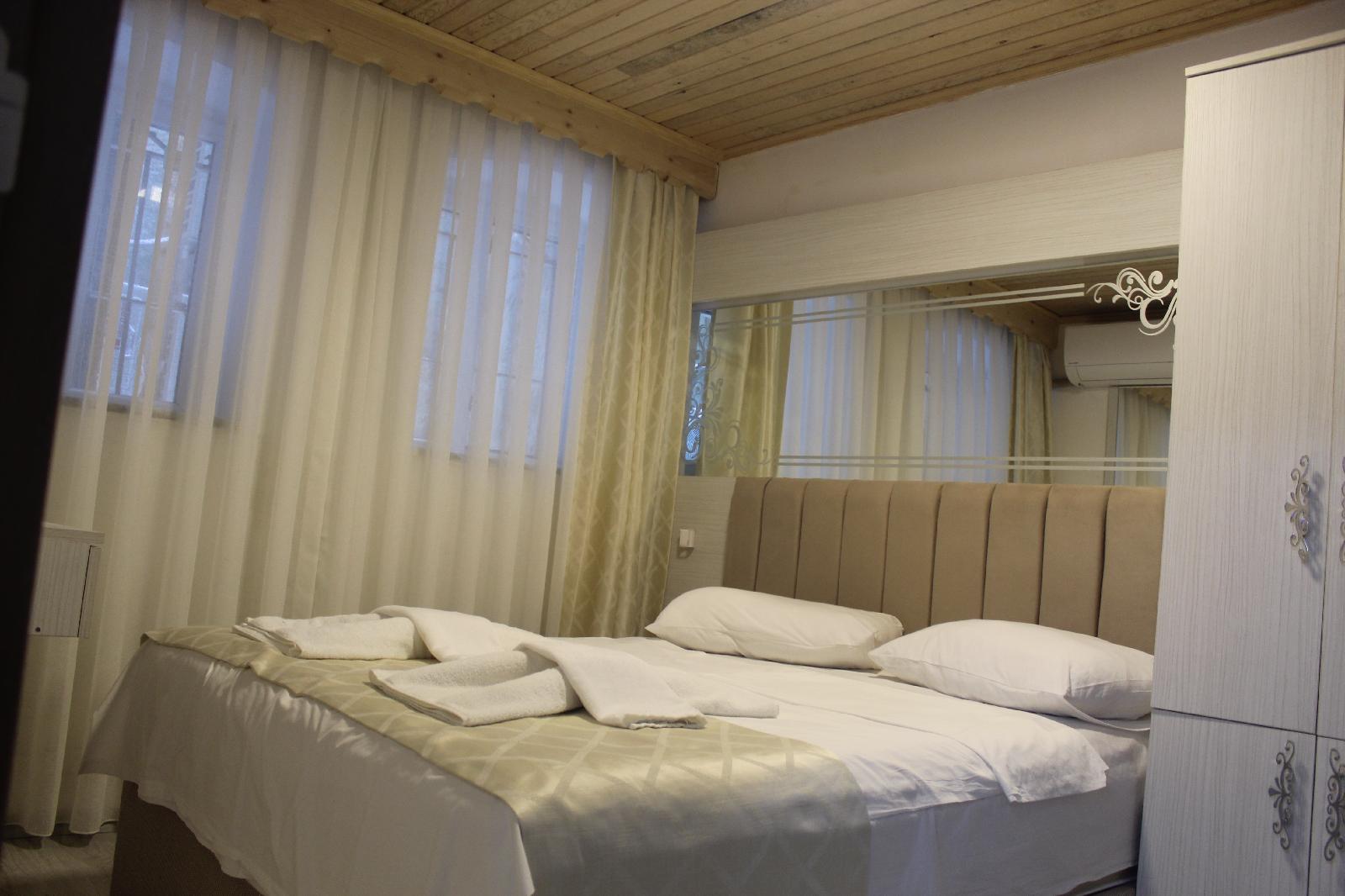 Hotel Megaron