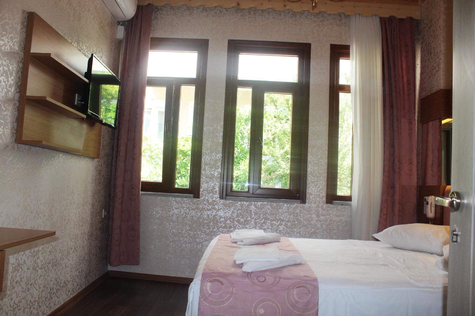 Hotel Megaron