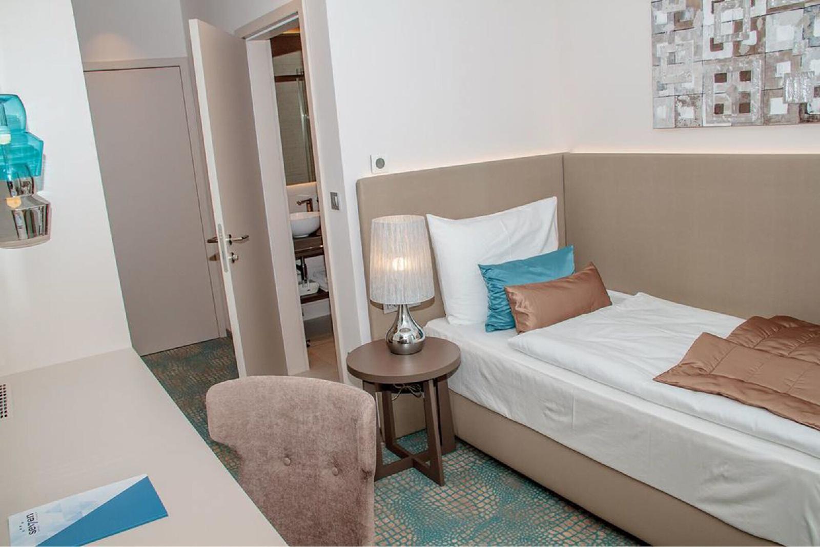 Hotel Seven