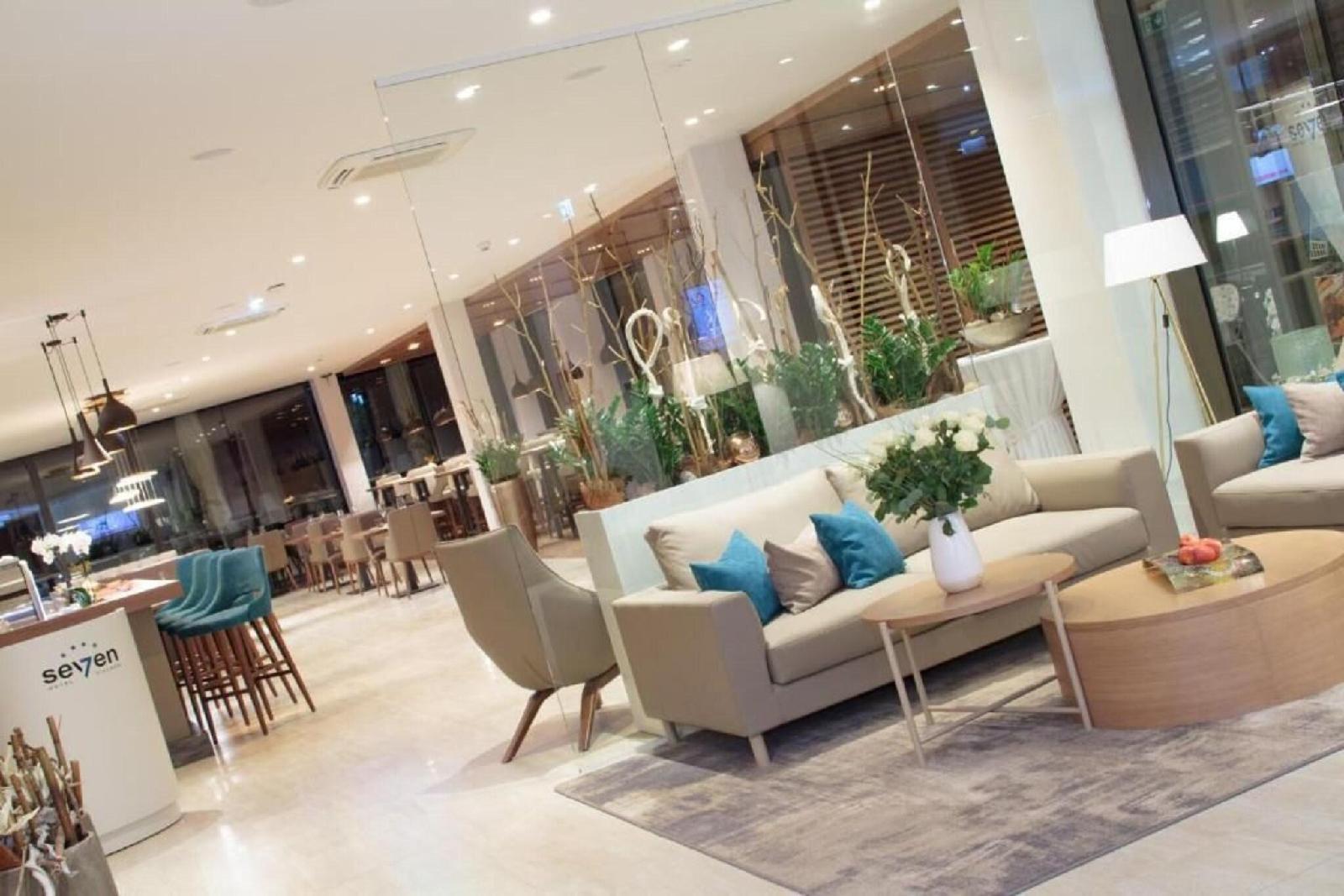 Hotel Seven