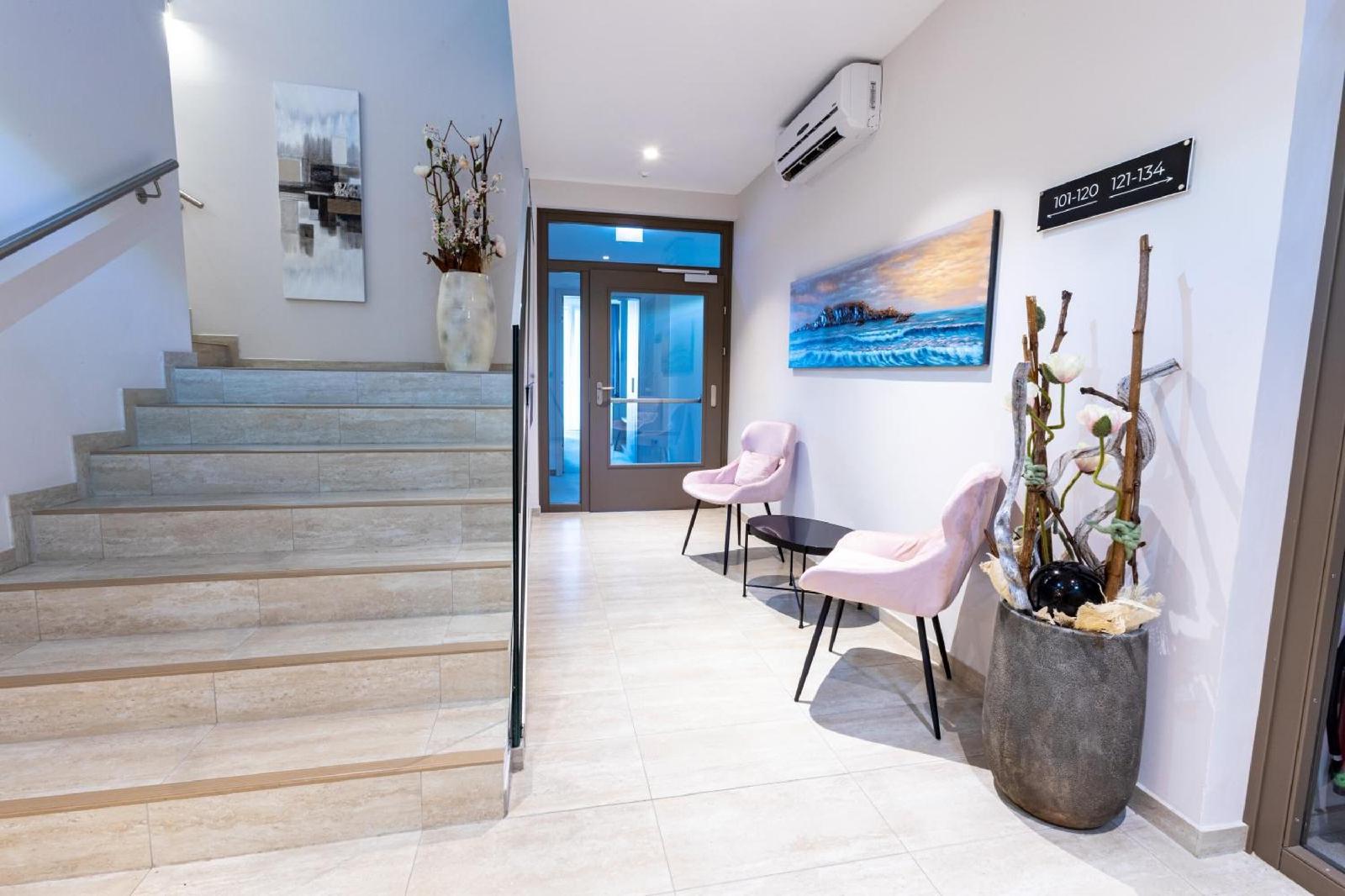 Hotel Seven