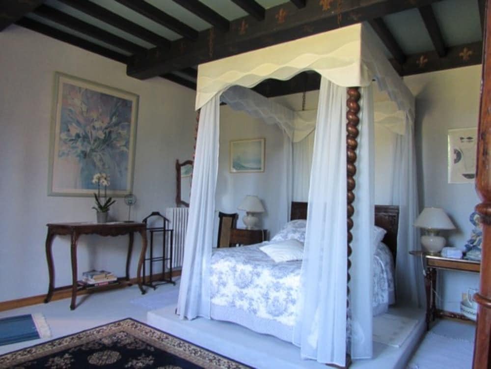 Le Manoir De Neuville