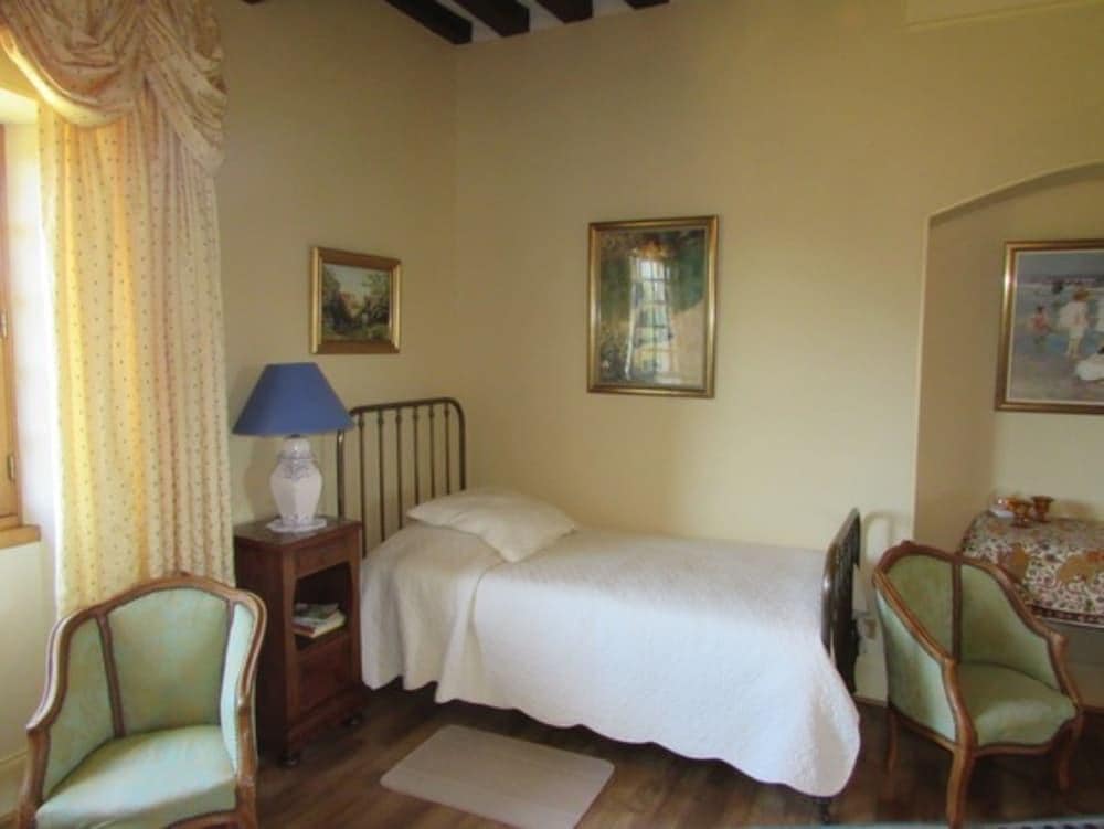 Le Manoir De Neuville