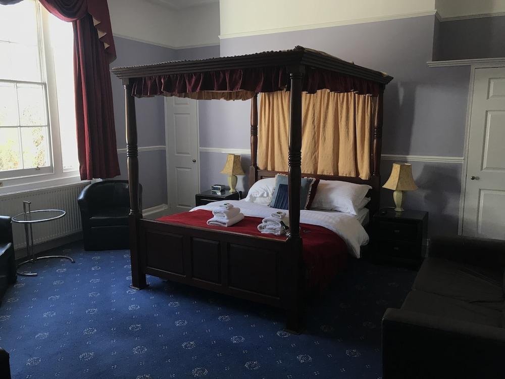 Kempfield House