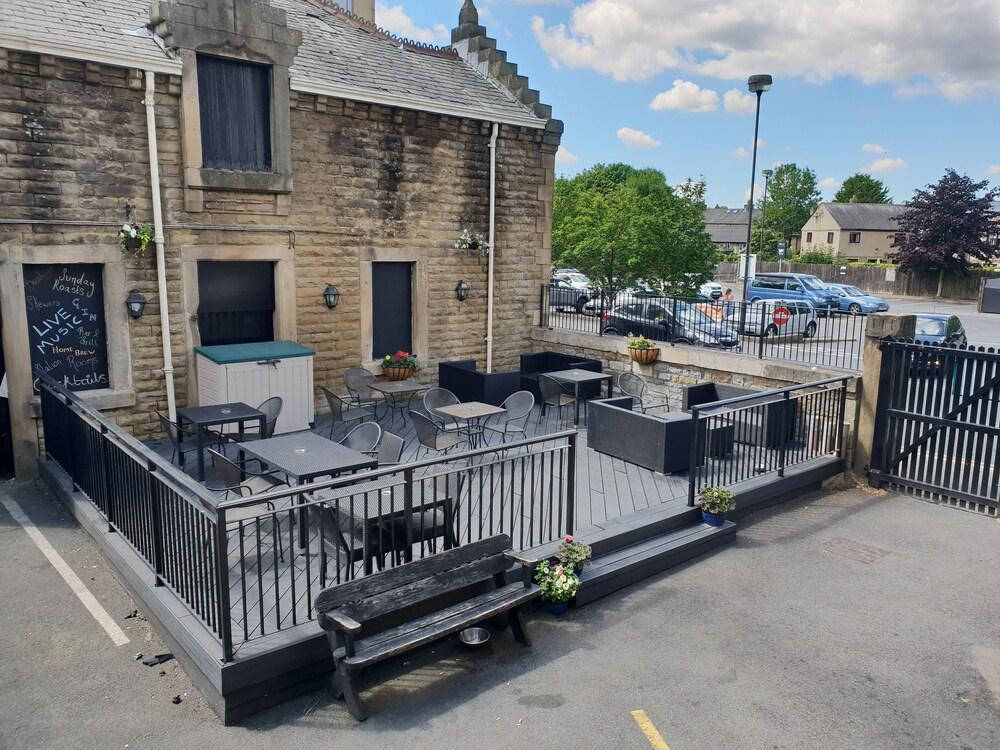 The Station Bar Grill And Rooms