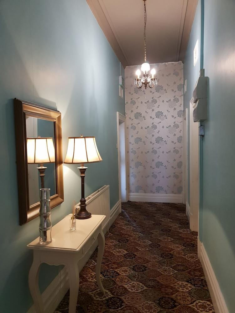 The Station Bar Grill And Rooms