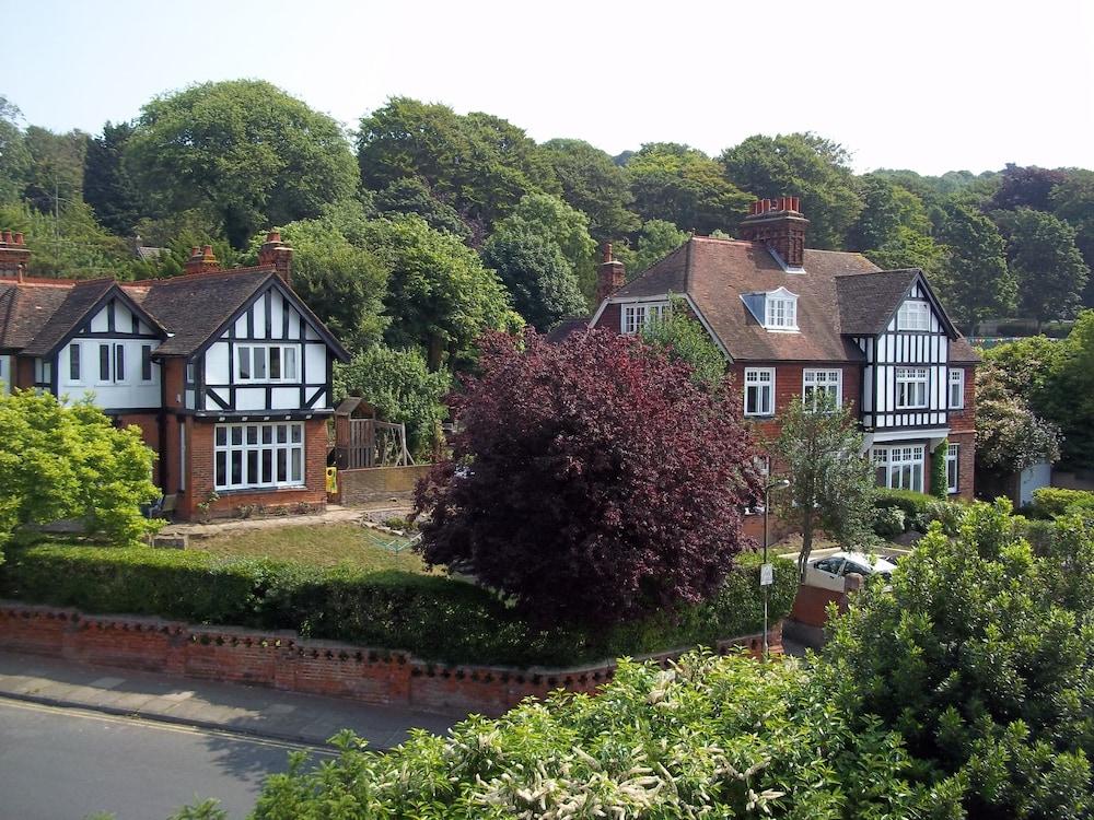 Bleriot's Guest House