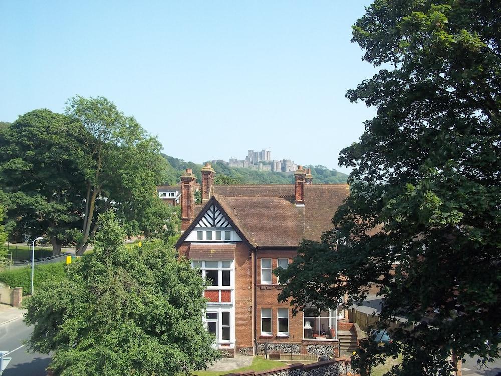 Bleriot's Guest House
