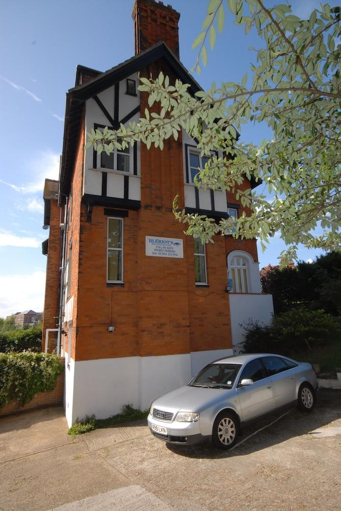 Bleriot's Guest House