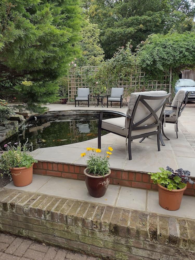 Stream House Luxury Bed & Breakfast