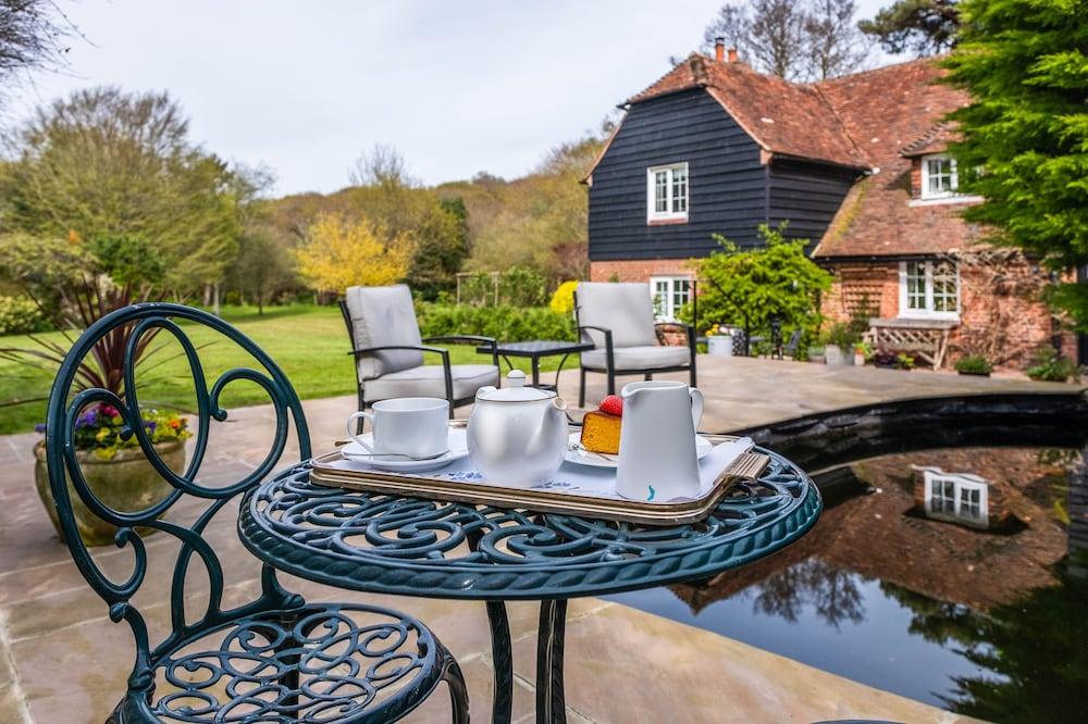 Stream House Luxury Bed & Breakfast